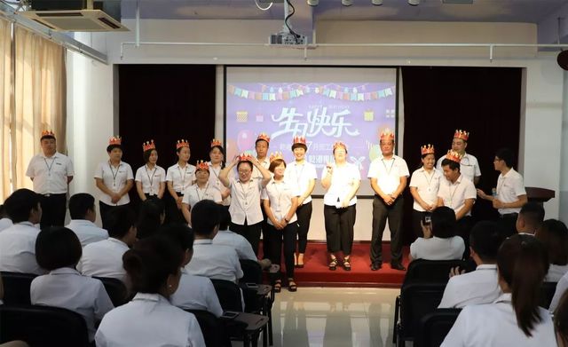 乾港集團(tuán)7月員工生日會(huì) 乾港集團(tuán)7月員工生日會(huì)